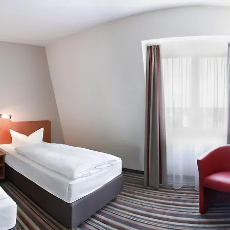 Hotel H+