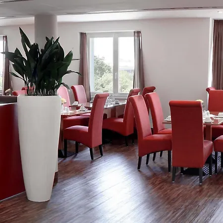 Hotel H+